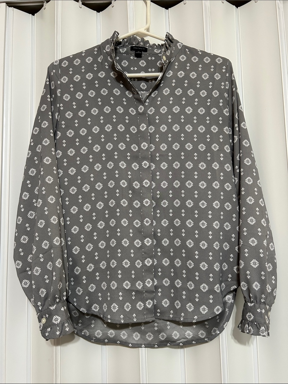 Ann Taylor Medallion Print Blouse Grey, Size XS